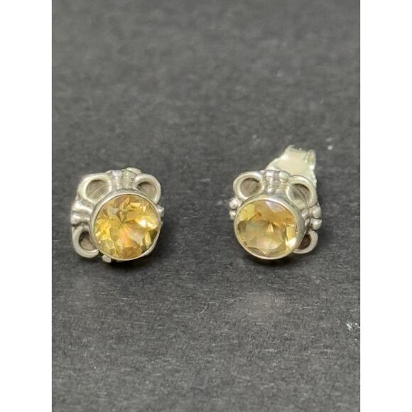New Condition Sterling Silver Genuine Citrine Stud Earrings 925 5MM - Picture 1 of 7